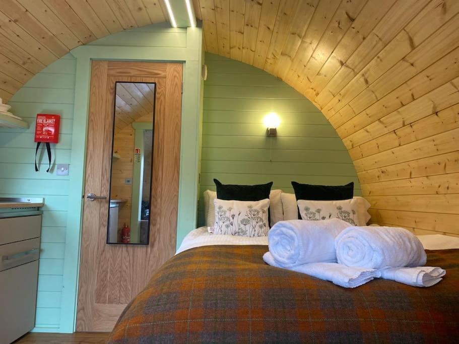 Seaview Lodges At Torlinnhe Fort William Exterior photo